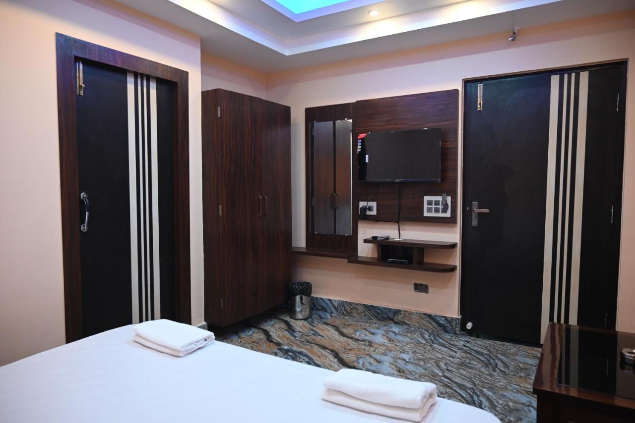 Oyo Hotel Tulusi Inn โบลปูร์ ภายนอก รูปภาพ