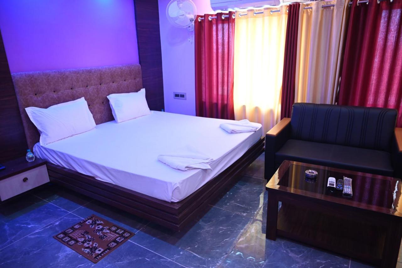 Oyo Hotel Tulusi Inn โบลปูร์ ภายนอก รูปภาพ