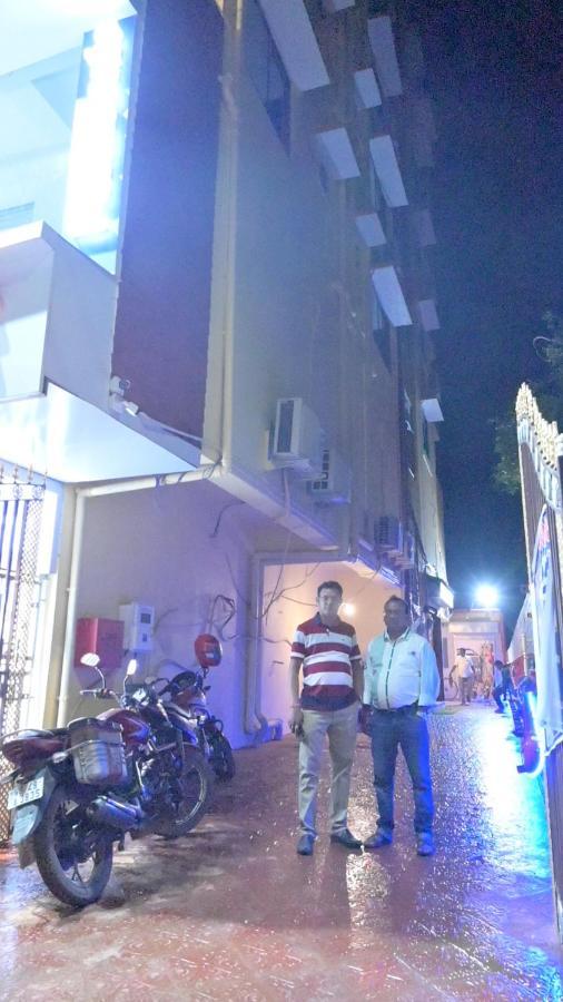 Oyo Hotel Tulusi Inn โบลปูร์ ภายนอก รูปภาพ