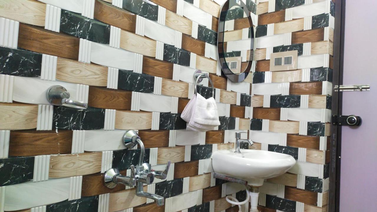 Oyo Hotel Tulusi Inn โบลปูร์ ภายนอก รูปภาพ