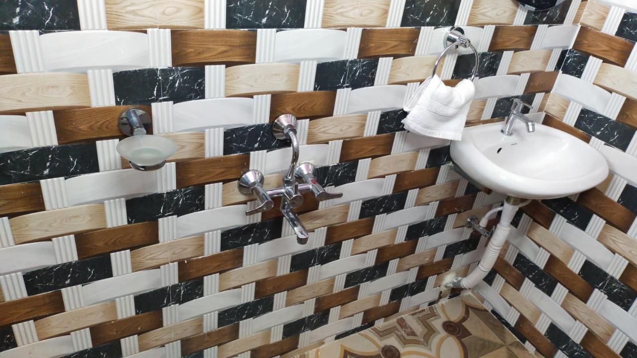 Oyo Hotel Tulusi Inn โบลปูร์ ภายนอก รูปภาพ