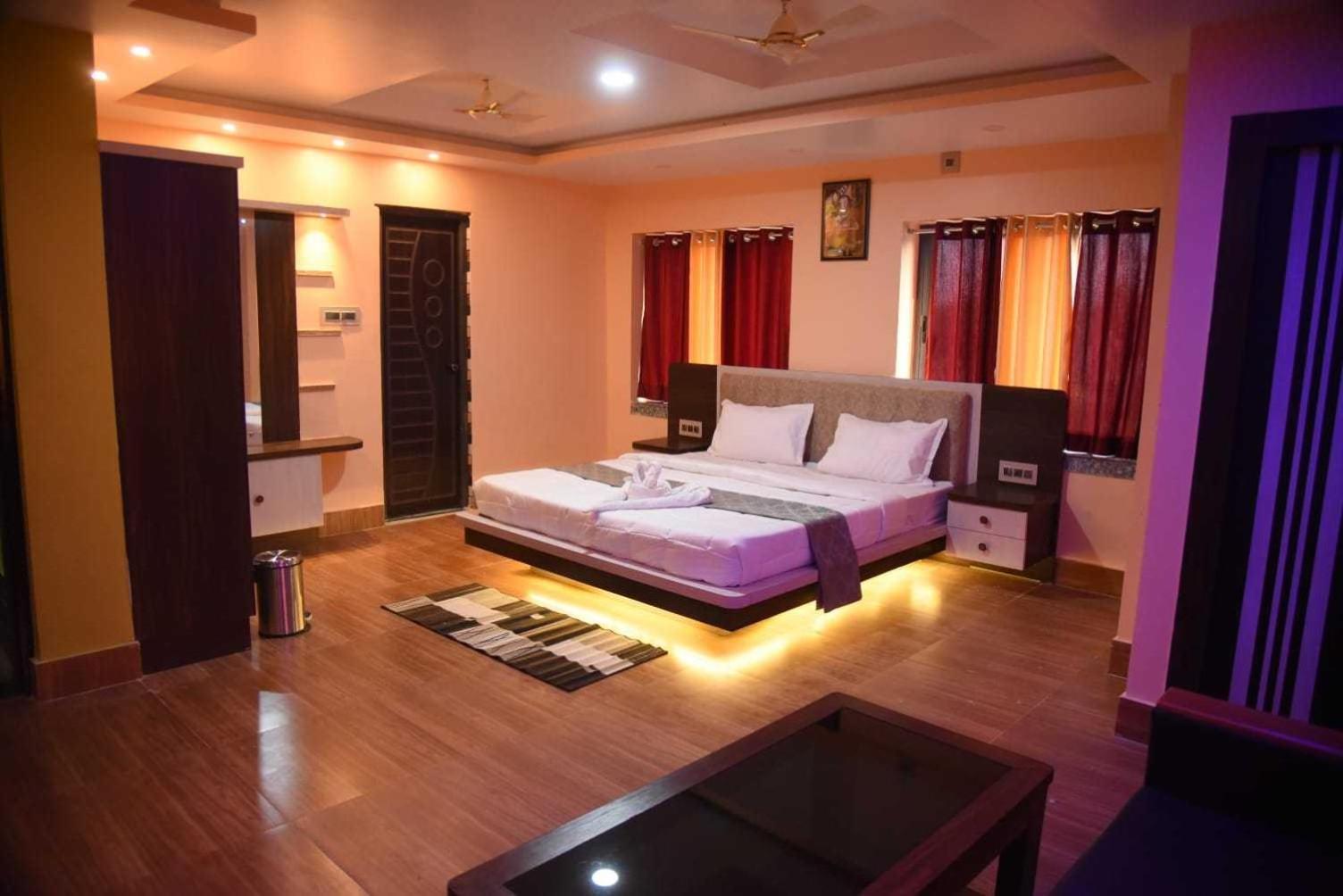 Oyo Hotel Tulusi Inn โบลปูร์ ภายนอก รูปภาพ